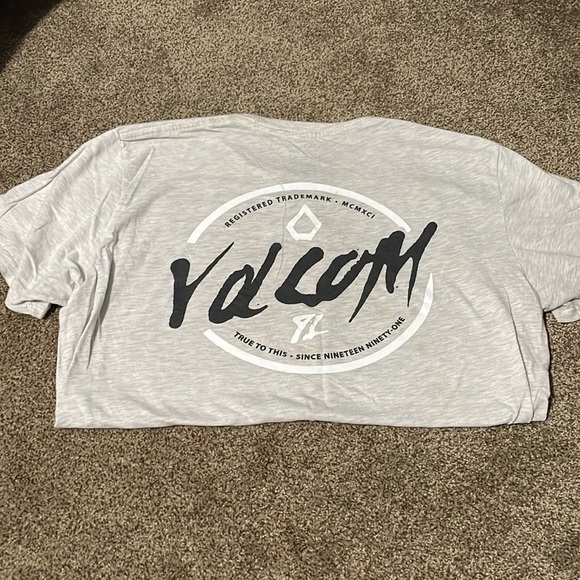 Volcom t-shirt bundle - Picture 5 of 5